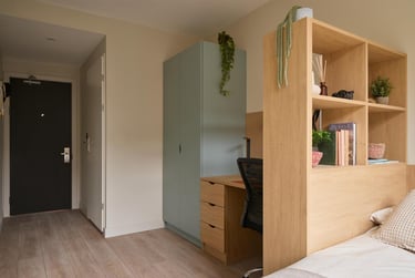 1 bed flat, Hallsville Road, Canning Town, London, E161BF - Image 1